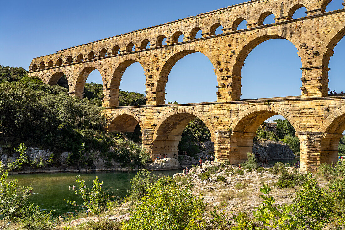  The Roman aqueduct Pont du Gard, UNESCO World Heritage Site in Vers-Pont-du-Gard, France, Europe 