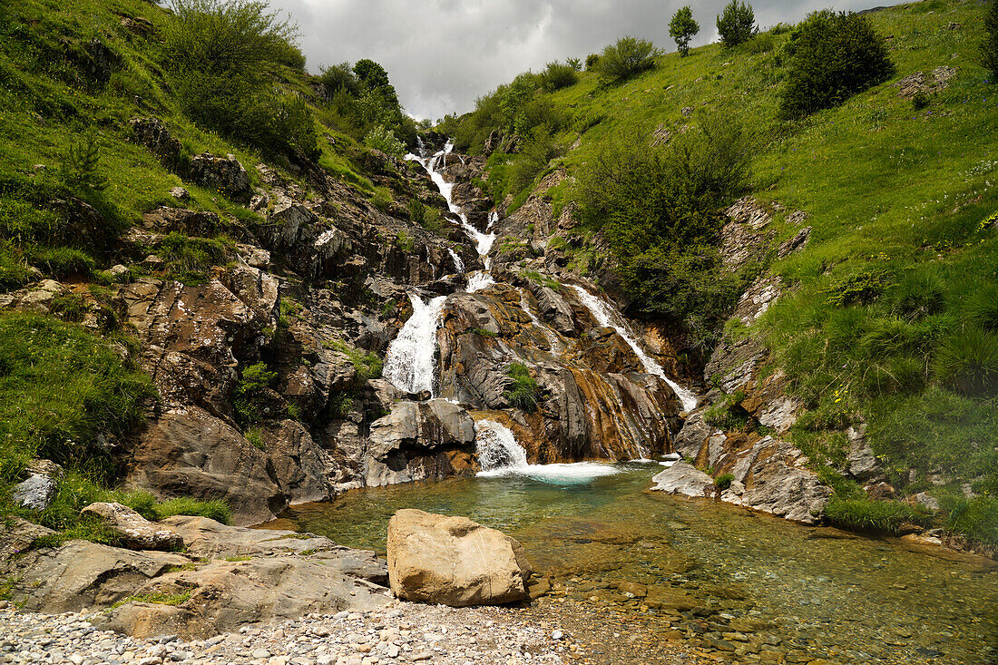  Cascada de Otal waterfall or Paul waterfall in the Valle de Otal near Torla-Ordesa, Spain, Europe 