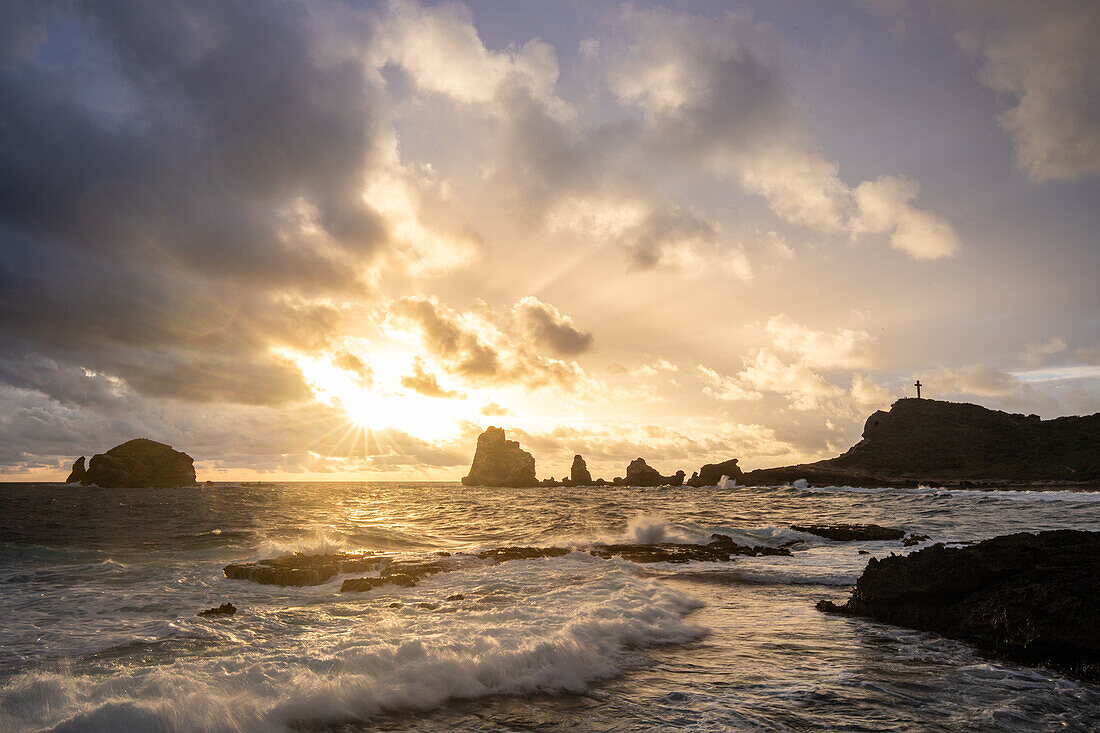 Pointe des Chateaux, Felsen im Meer, Sonnenaufgang, Pointes des colibris, Guadeloupe, Französische Antillen, Frankreich, Europa