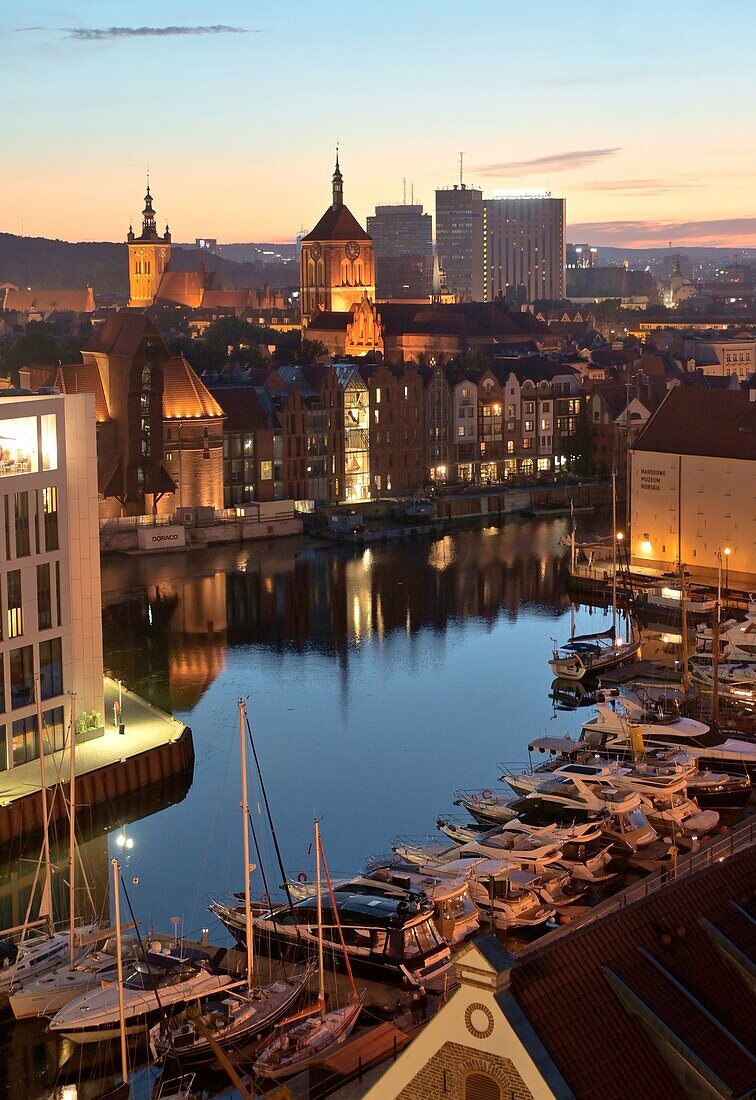 Blick von der Speicherstadt über die Motlawa zur Rechtstadt, Danzig (Gdańsk), Polnische Ostseeküste, Pommern, Polen