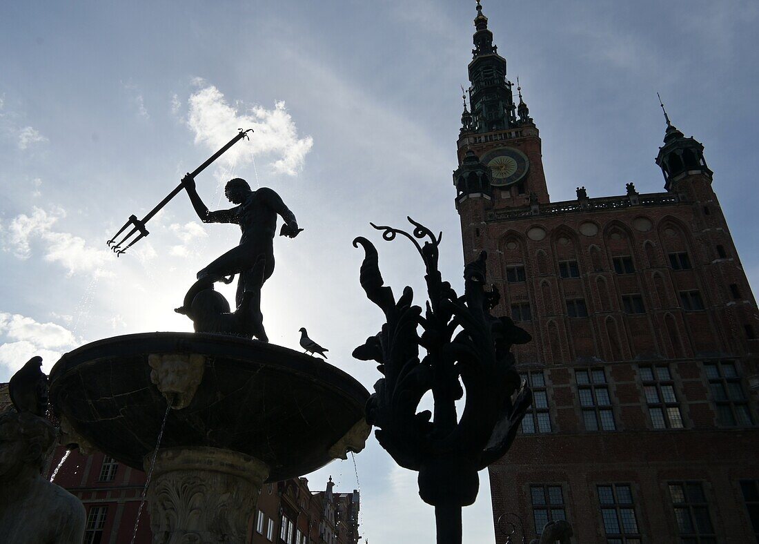 Neptunbrunnen und Rathaus am Langen Markt, Marktplatz, Danzig (Gdańsk), Polnische Ostseeküste, Pommern, Polen