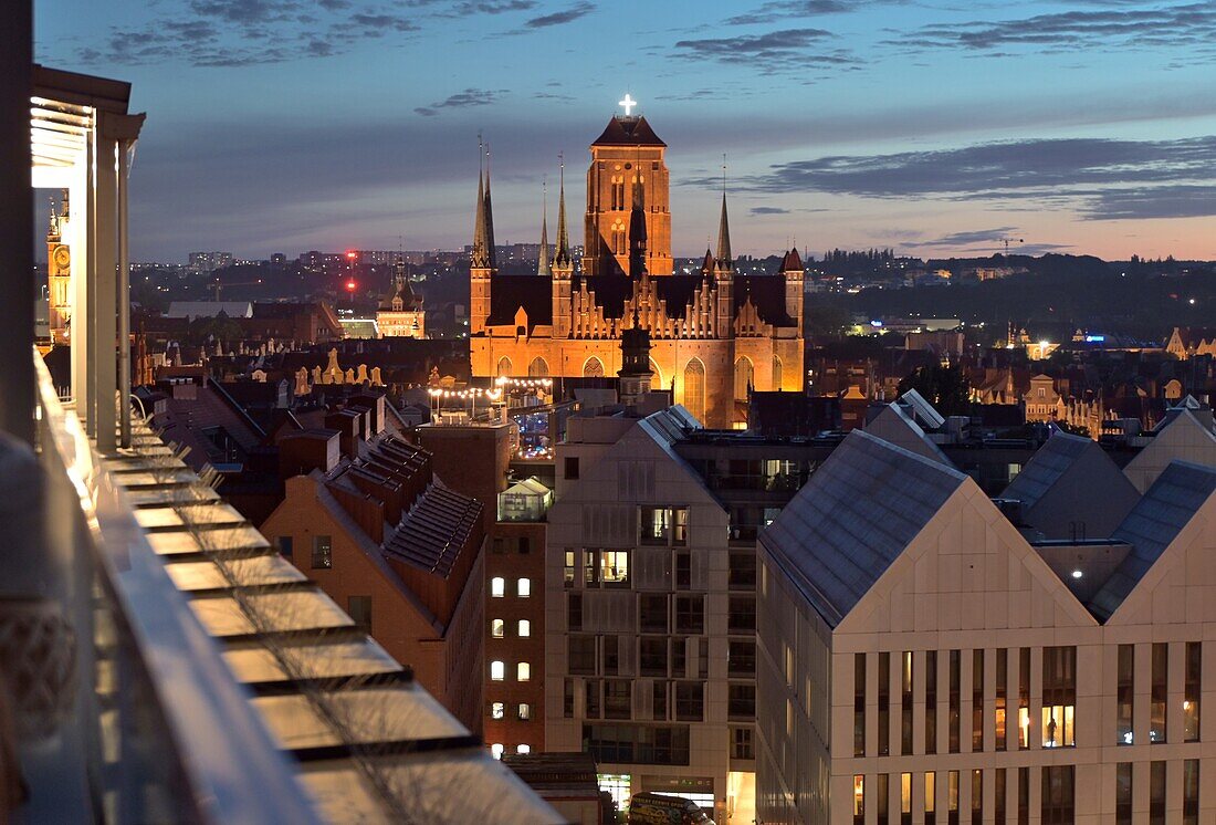  Evening view of St. Mary&#39;s Church, Gdansk, Baltic coast, Poland 