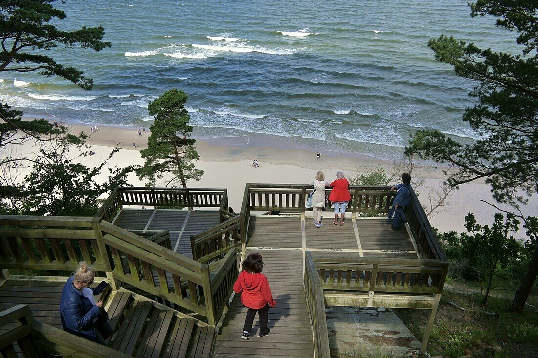 Strandtreppe und Aussichtsterrasse im Nationalpark Wolin (Wolinski), Insel Wolin, Ostseeküste, West-Pommern, Polen