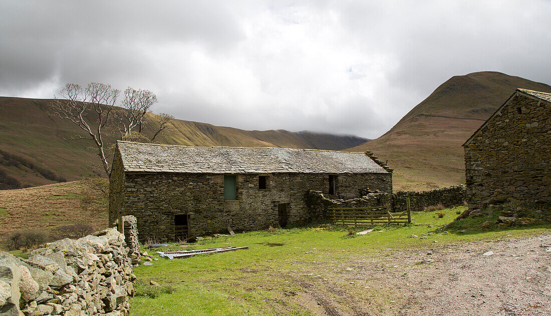  Traditionelle Steinscheune Martindale Valley, Nationalpark Lake District, Cumbria, England, Großbritannien 