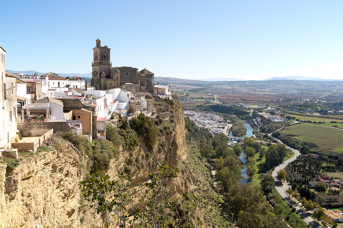  Klippengebäude Kirche von San Pedro, Dorf Arcos de la Frontera, Provinz Cadiz, Spanien 