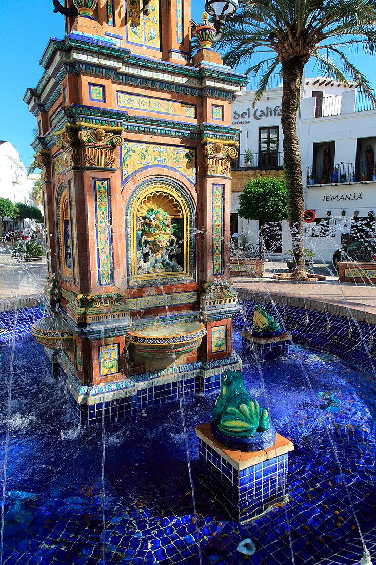  Brunnen auf der Plaza de Espana, Vejer de la Frontera, Provinz Cádiz, Spanien 