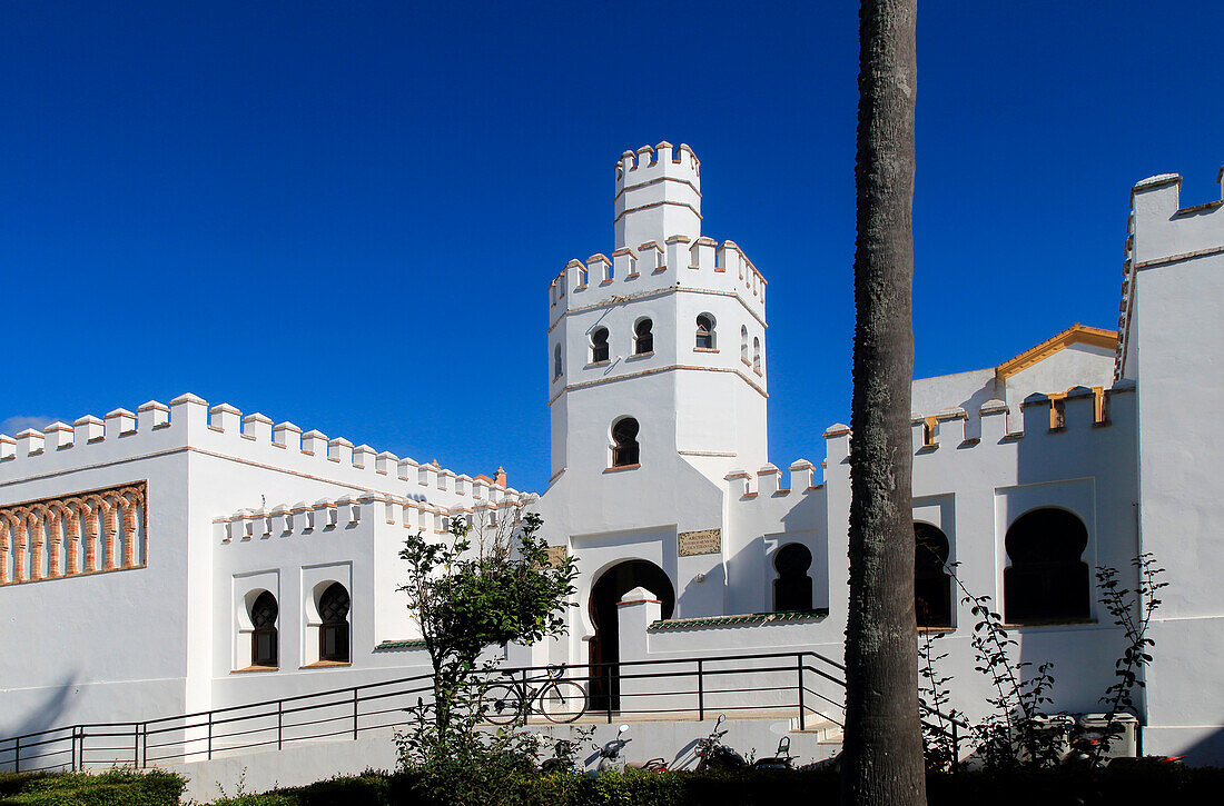  Gebäude der öffentlichen Bibliothek, Plaza de Santa Maria, Tarifa, Provinz Cadiz, Spanien 