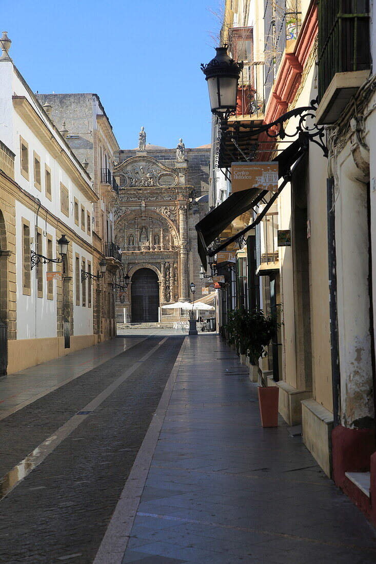  Historische Kirchenfassade, Iglesia Mayor Prioral, Puerto de Santa Maria, Provinz Cádiz, Spanien 