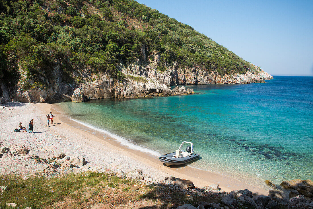  Bucht und Strand von Brisana, Halbinsel Karaburun, im Karaburun-Sazan Marine Parc, Bucht von Vlore, Albanien, Südosteuropa 