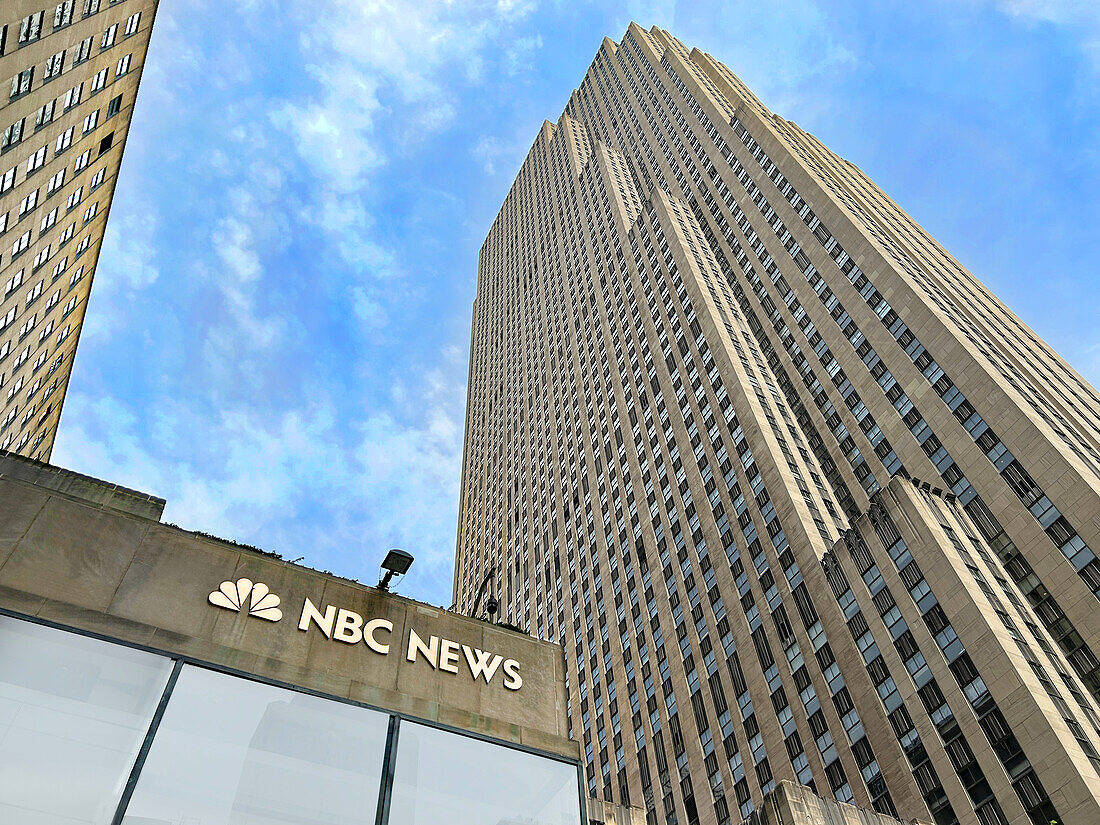  NBC News, Gebäudeaußenansicht, Untersicht, Rockefeller Center, New York City, New York, USA 