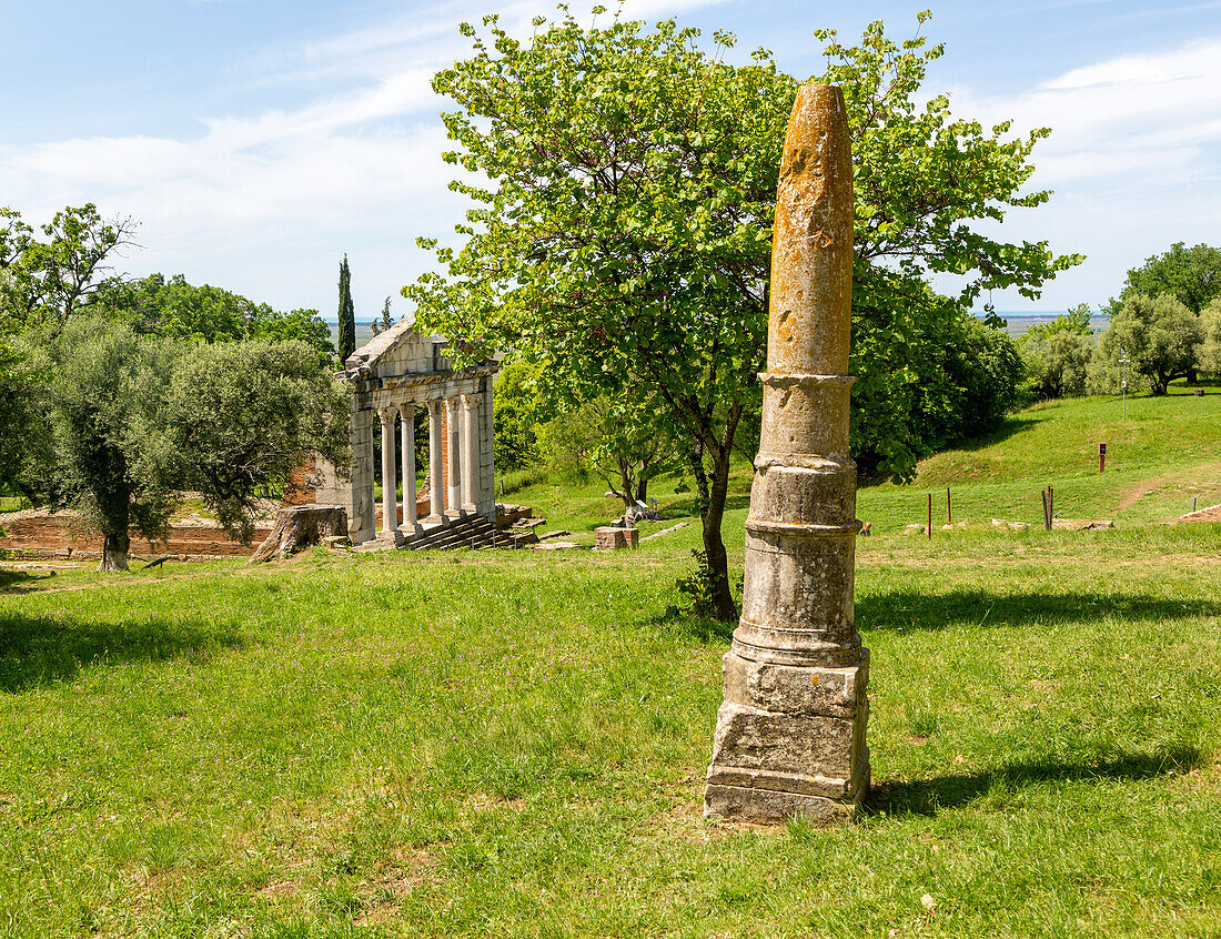 Obelisk von Agyieus, Archäologischer Park Apollonia, Pojan, Albanien - UNESCO-Weltkulturerbe