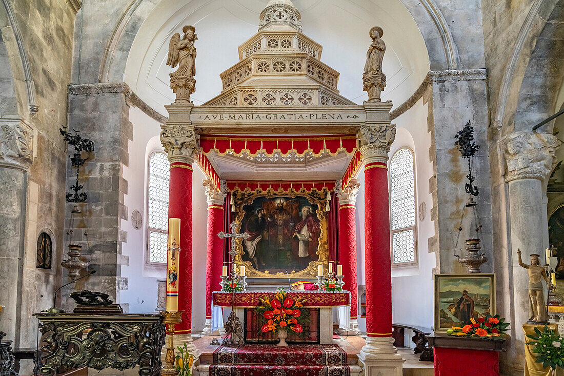  Altar in St. Mark&#39;s Cathedral in Korcula, Croatia, Europe 