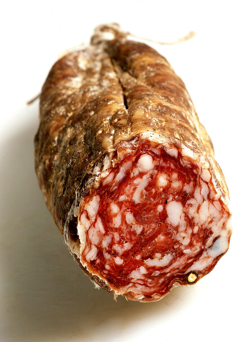  feinkörnige toskanische Salami