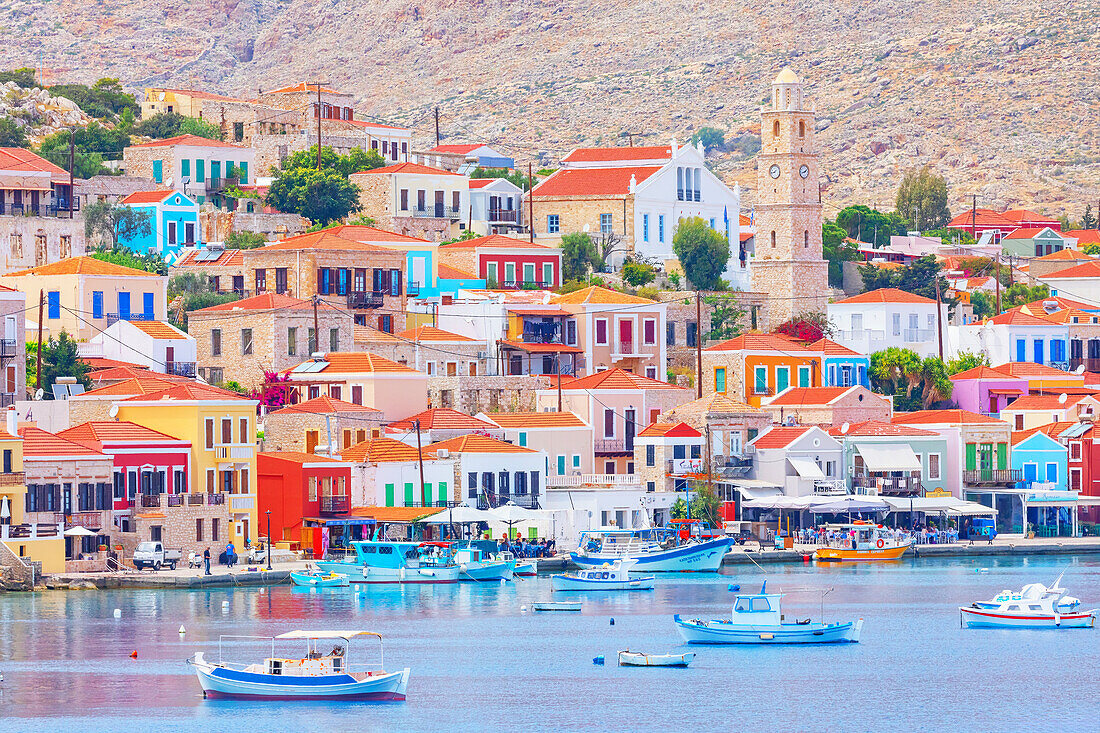 Blick auf den Hafen von Emporio, Insel Halki, Chalki, Dodekanes, Griechenland