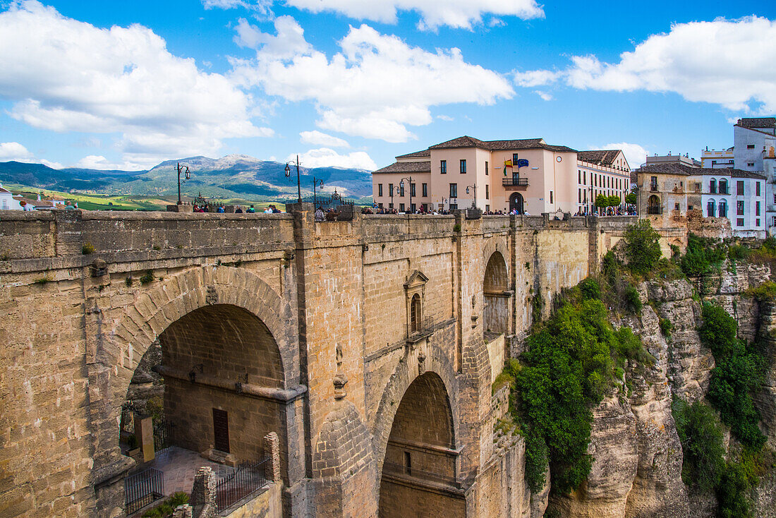  Ronda, the most famous, largest, of the white villages, Ponte Nuevo, bridge to the old town, province of Malaga, Spain 