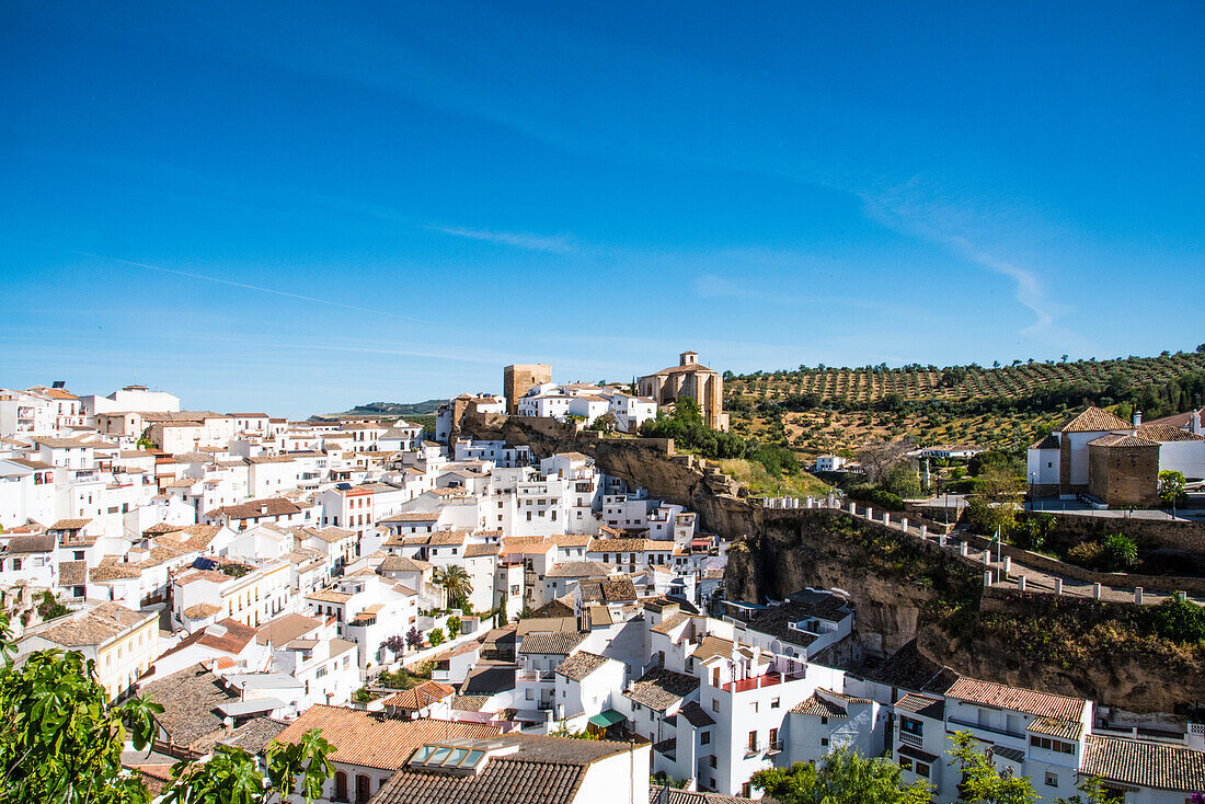  Setenil de las Bodegas, much visited white village, with many houses built into the rock, mostly restaurants, general view, Cadiz province, Spain 