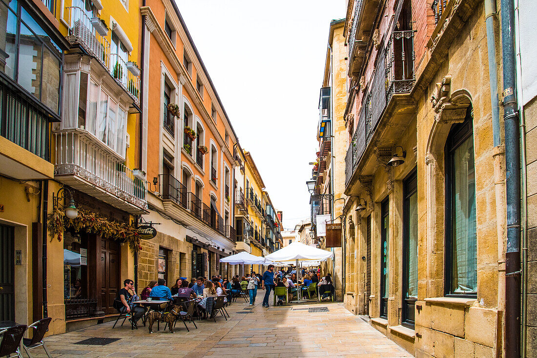 Straßencafes in der historischen Altstadt, Ubeda, Provinz Jaen, Andalusien, Spanien