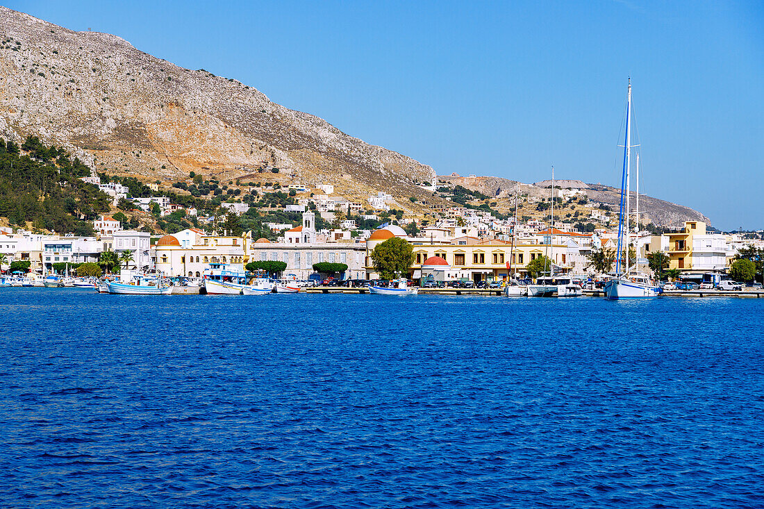  Island capital Póthia, customs and port office, nautical museum, town hall (Dimarchio) and boats in the harbor on the island of Kalymnos (Kalimnos) in Greece 