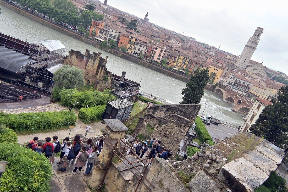 Teatro Romano und Fluss Adige, Verona, Veneto, Nord-Italien, Italien