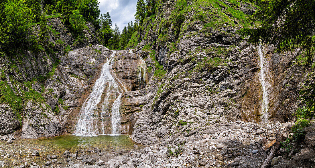 Am Wasserfall der Großen Laine, Jachenau, Oberbayern, Bayern, Deutschland