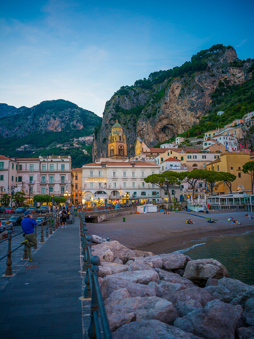  Amalfi in the evening, Amalfi, Amalfi Coast, Campania, Southern Italy, Italy, Europe, Mediterranean 