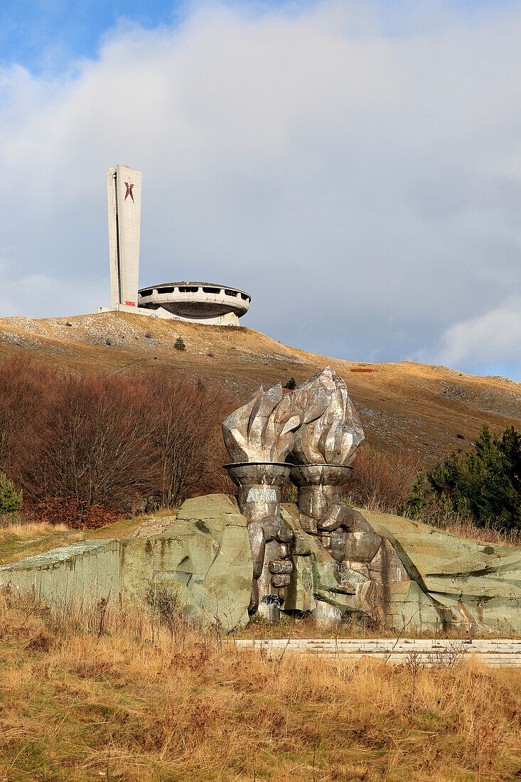 Brennende Fackel Skulptur Buzludzha, Denkmal ehemalige kommunistische Parteizentrale, Bulgarien, Osteuropa