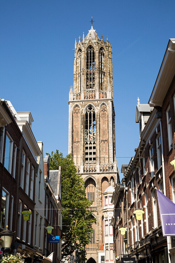 Berühmter Kirchturm vom Dom aus dem 14. Jahrhundert in der Stadt Utrecht, Niederlande