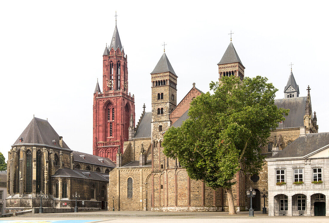  Sint Janskerk und Sint Servaasbasiliek, Vrijthof-Platz, Maastricht, Provinz Limburg, Niederlande 