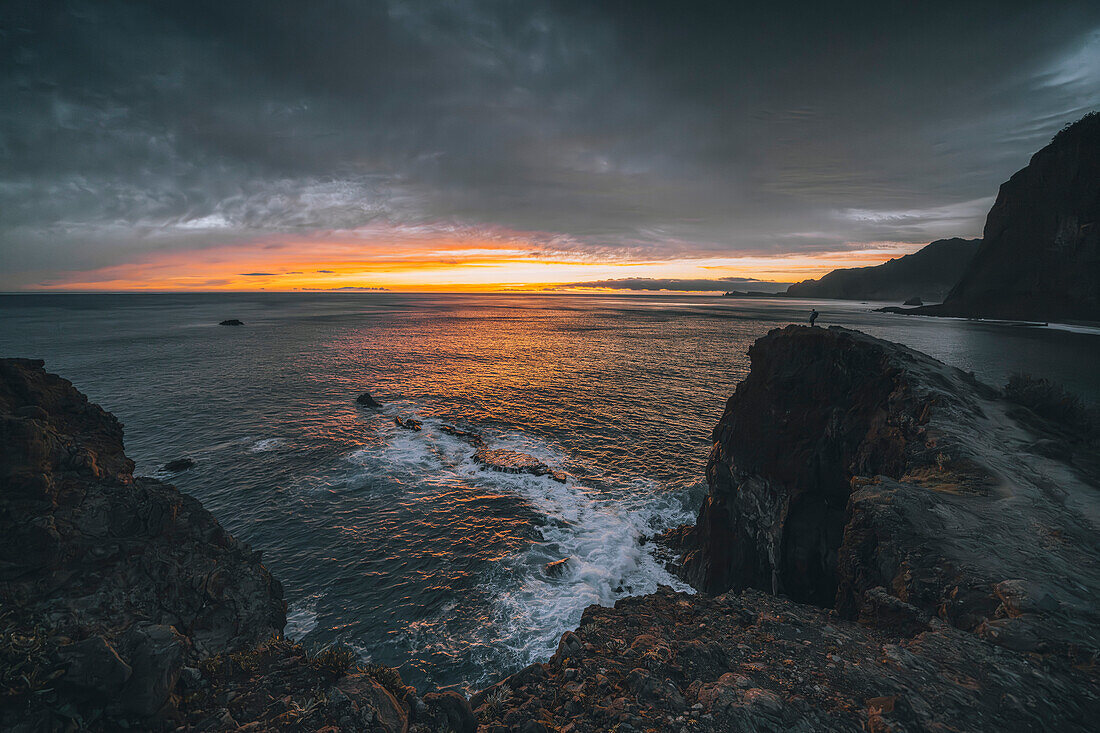  Sunrise at the viewpoint near Faial &#39;Miradouro do Guindaste&#39; 