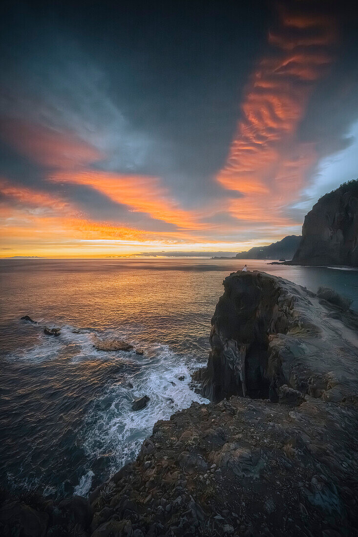  Sunrise at the viewpoint near Faial &#39;Miradouro do Guindaste&#39; 