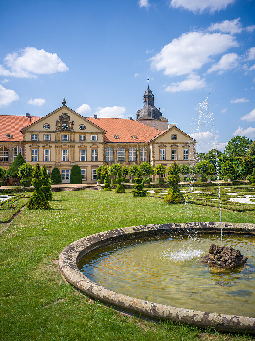  Castle and castle garden, Hundisburg Castle, Hundisburg, Haldensleben, Börde district, Saxony-Anhalt, Germany, Europe 