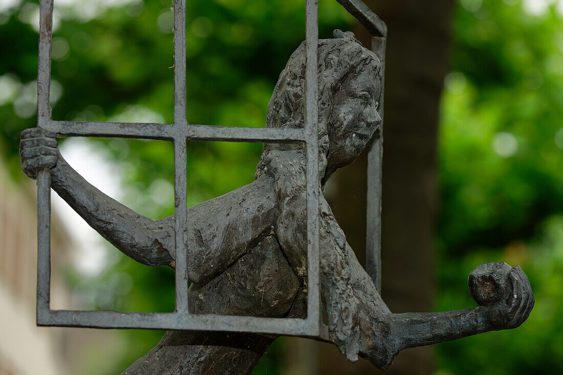 Schneewittchen Statue auf dem Hanauer Märchenpfad in Hanau, Hessen, Deutschland