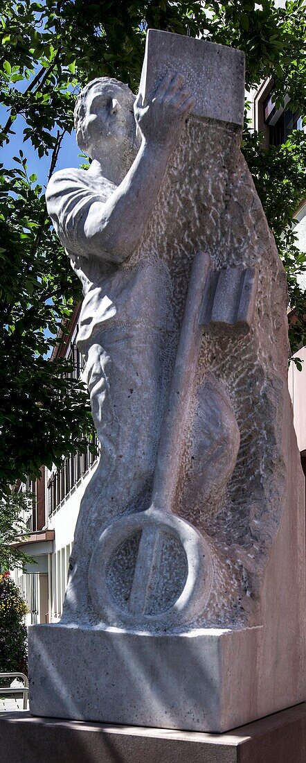 Der Goldene Schlüssel am Märchenpfad, Statue von Ralf Ehmann, Kölnische Straße, Hanau, Hessen, Deutschland