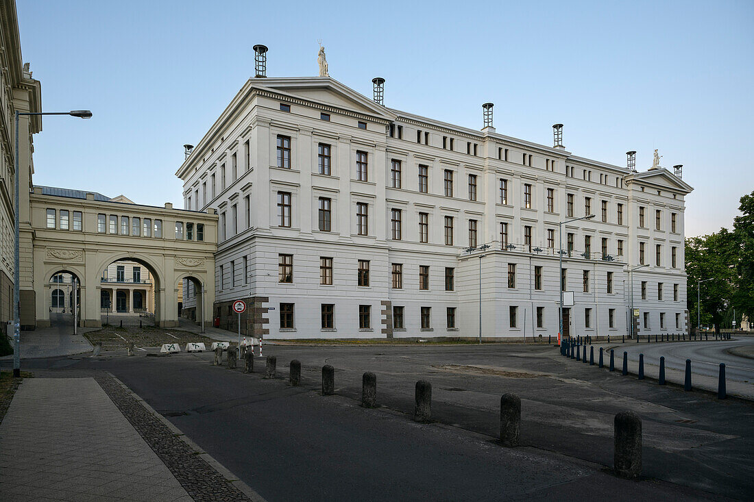 UNESCO Welterbe "Residenzensemble Schwerin", Kollegiengebäude I und II, Mecklenburg-Vorpommern, Deutschland, Europa