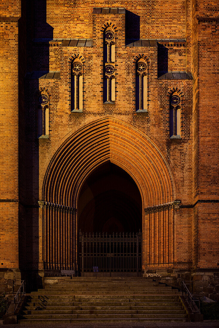  UNESCO World Heritage &quot;Schwerin Residence Ensemble&quot;, Gothic brick portal of Schwerin Cathedral, Mecklenburg-Western Pomerania, Germany, Europe 