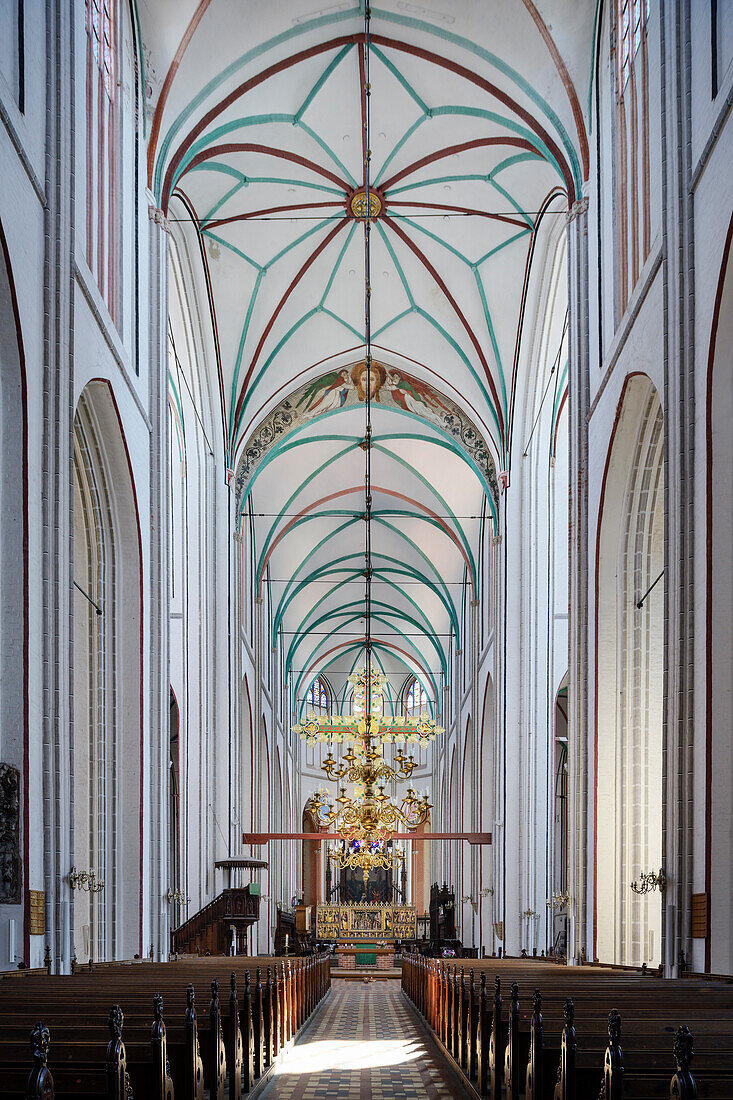 UNESCO Welterbe "Residenzensemble Schwerin", helles Kirchenschiff im Dom zu Schwerin, Mecklenburg-Vorpommern, Deutschland, Europa