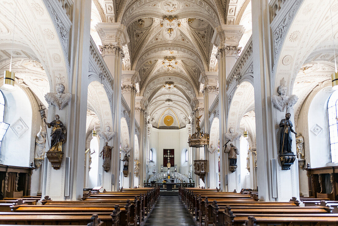 Klosterkirche St. Andreas von Innen, Düsseldorf, Nordrhein-Westfalen, Rheinland, Deutschland