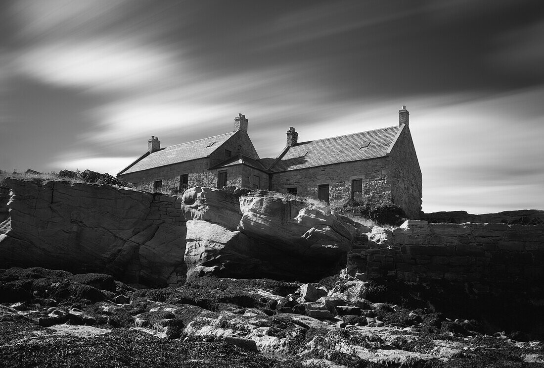  View of an abandoned harbour, East Lothian, Scotland, United Kingdom 