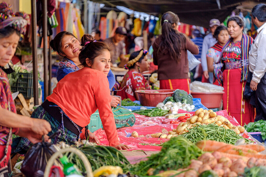  Traditioneller Markt, Nebaj, Quiché Department, Guatemala, Mittelamerika 