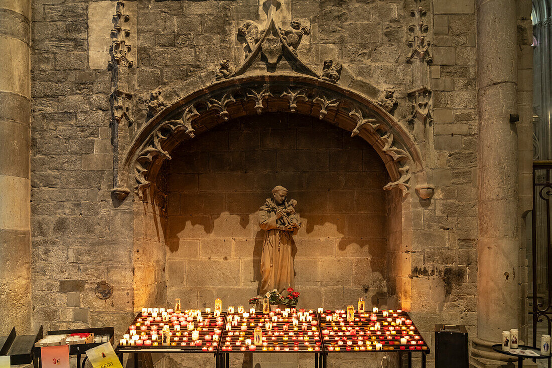  Candles in the interior of the Basilica of St-Nazaire and St-Celse, Carcassonne, France, Europe 