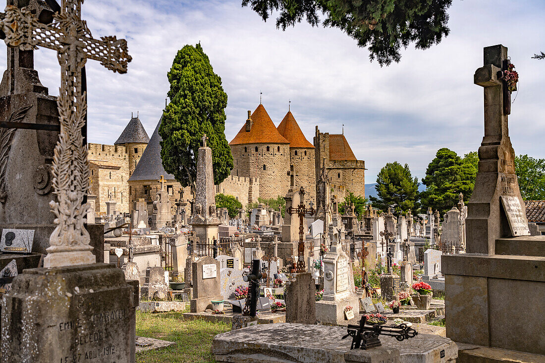 Friedhof der mittelalterliche Festung Cité de Carcassonne, Frankreich, Europa