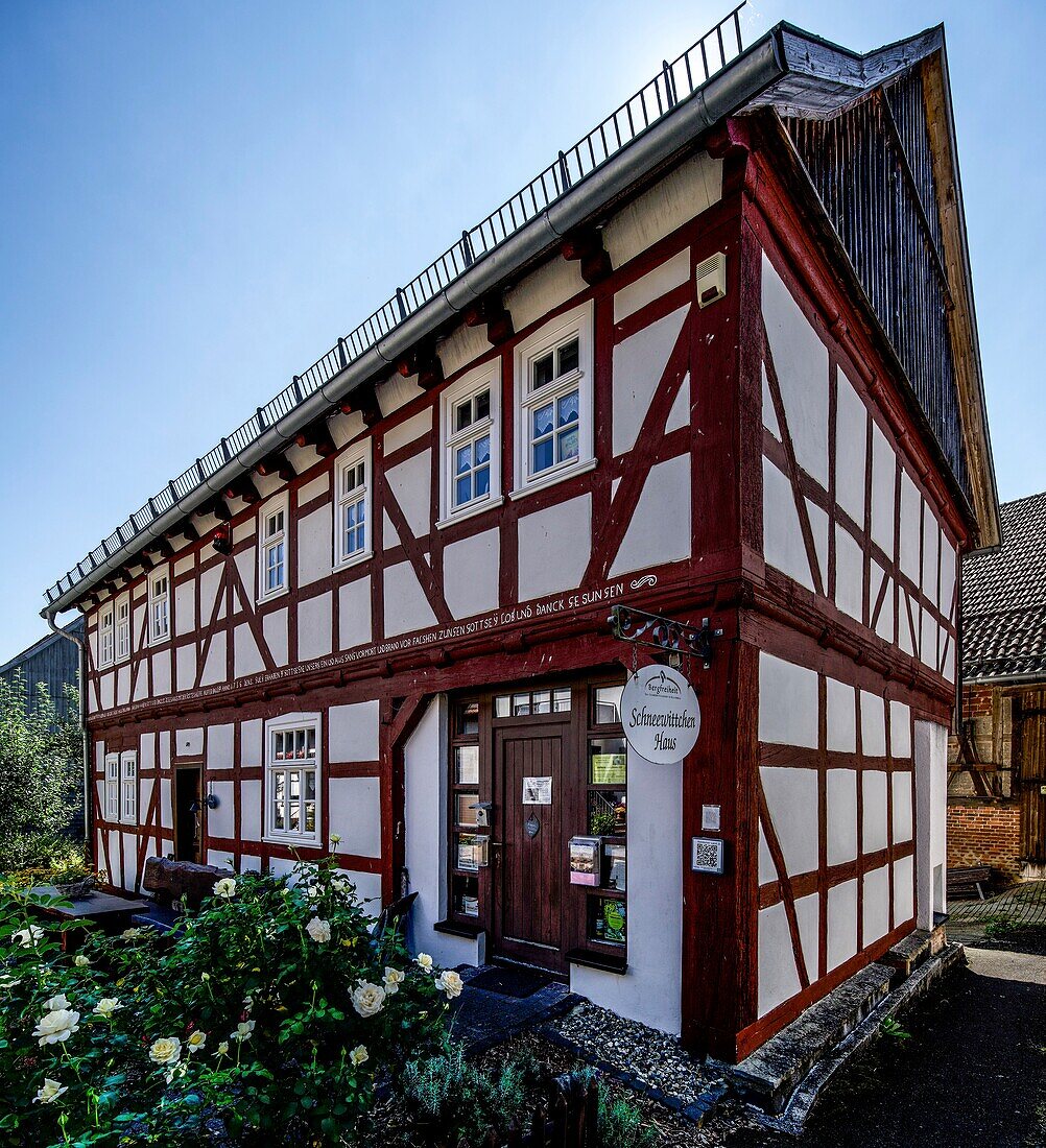  Snow White Village Bergfreiheit in the Kellerwald, Snow White House in the half-timbered building from 1736, Bergfreiheit, town of Bad Wildungen, Hesse, Germany 