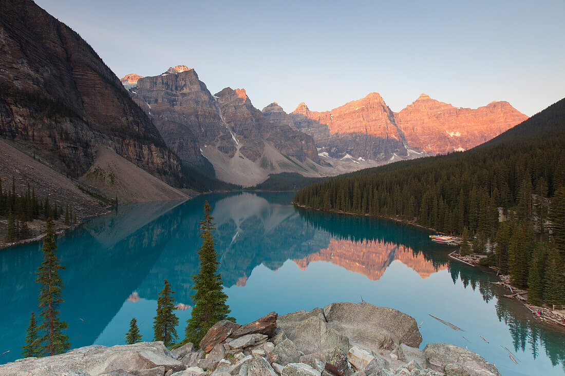  Moraine Lake in the Valley of the 10 Peaks, Banff National Park, Alberta, Canada 