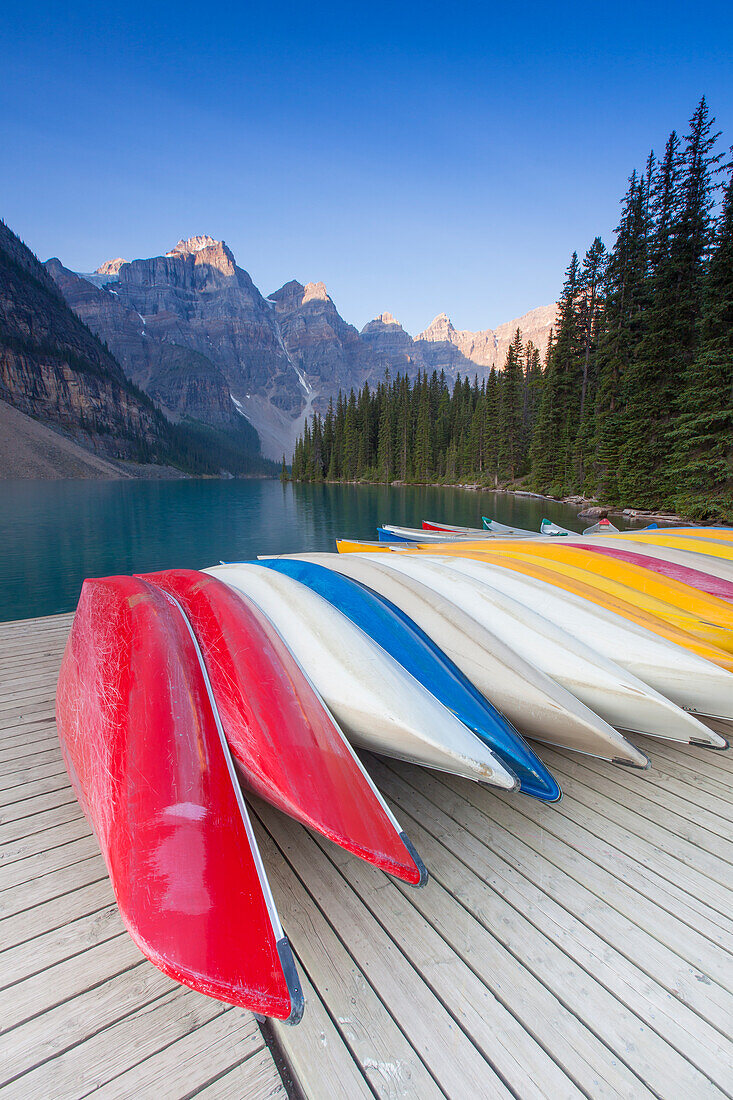 Moraine Lake im Tal der 10 Gipfel, Banff Nationalpark, Alberta, Kanada