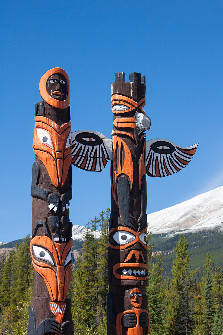  Totem pole, Jasper National Park, Alberta, Canada 