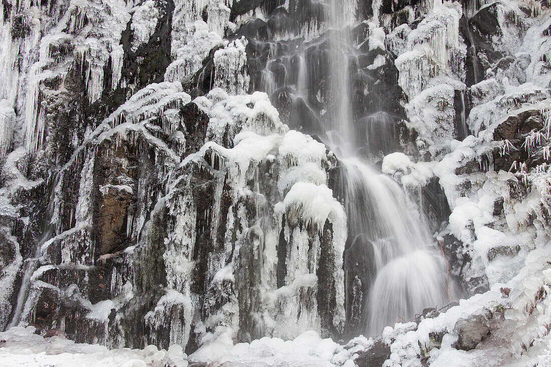 Radau-Wasserfall, vereister Wasserfall, Winter, Harz, Niedersachsen, Deutschland