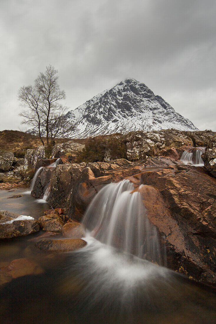  Buachaille Etive Mor and River Caupall, Glen Etive, Rannoch Moor, Highlands, Scotland, Great Britain 