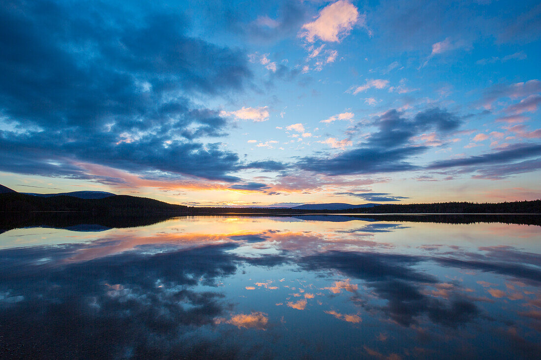  Loch Morlich, Cairngorms National Park, Scotland, Great Britain 