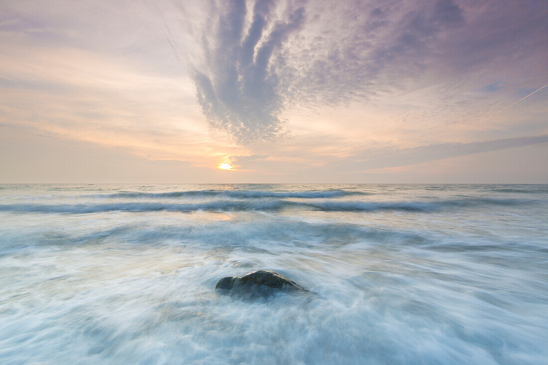  Evening atmosphere on the western beach of Darss, Western Pomerania Lagoon Area National Park, Fischland-Darss-Zingst, Mecklenburg-Western Pomerania, Germany 