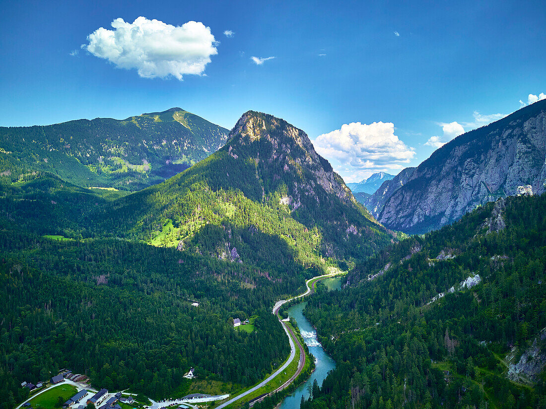 Luftaufnahme, Verlauf der Enns bei Gstatterboden, Nationalpark Gesäuse, Ennstaler Alpen, Steiermark, Österreich